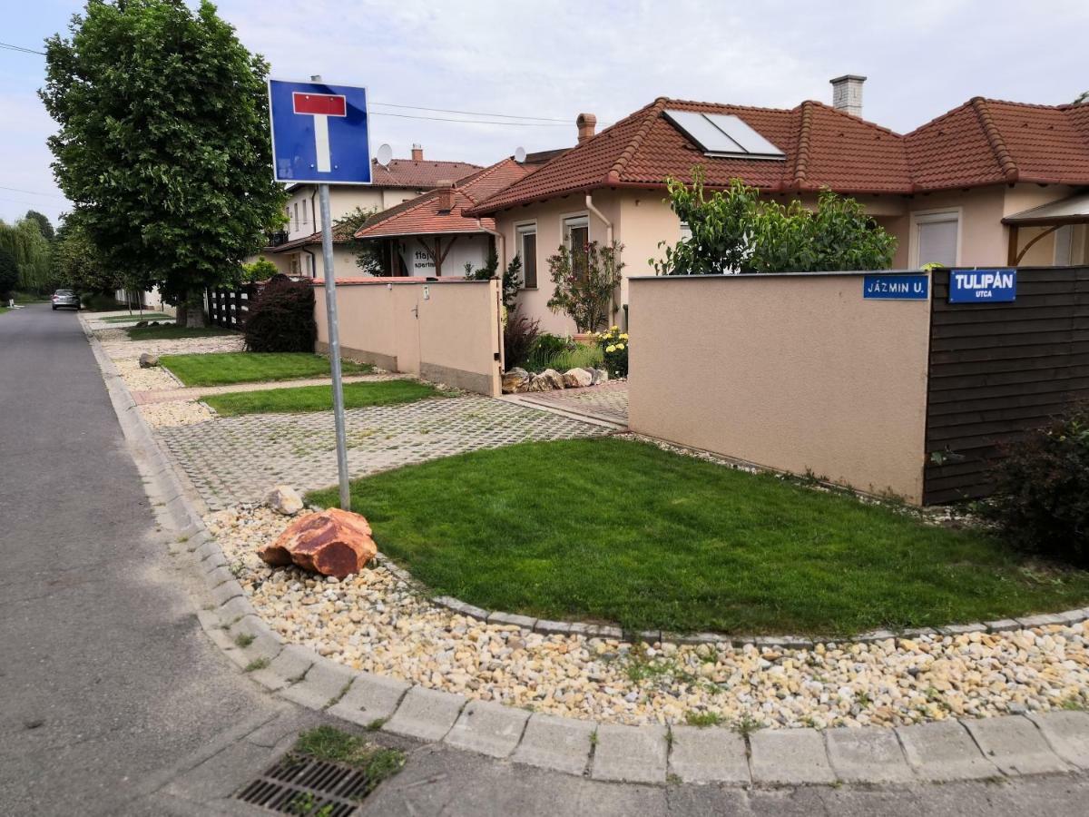 Aqua Azur Apartman Hajduszoboszlo Exterior photo